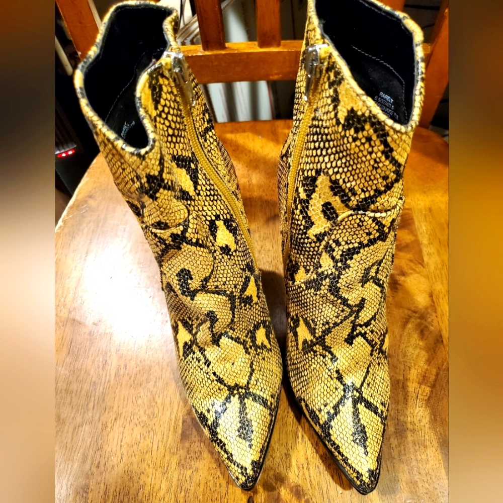 STEVE MADDEN NWT Rarely Western Snakeskin Boots